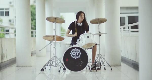 “退役门”后女足迎来新“大腿”，这位新国门还是摇滚女青年