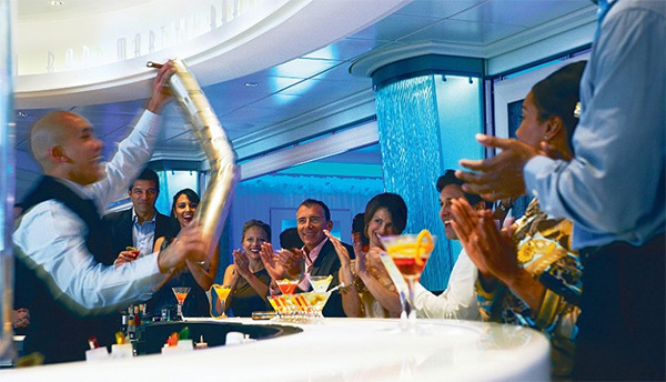 不同寻常的海上酒吧，白大褂调的鸡尾酒有没有比较好喝？