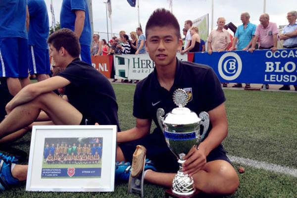 19岁张玉宁打入荷甲首球，之前他见得最多的人是队医