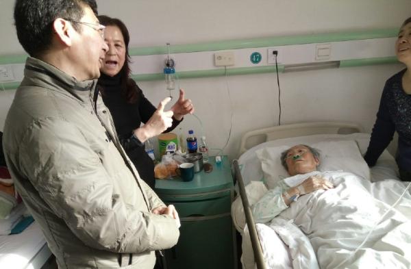 77岁奶奶脑梗醒来反复念叨“辽宁夺冠”，最爱球员是郭艾伦