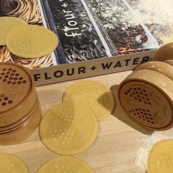 做不成画家，那可以做意大利面艺术家呀