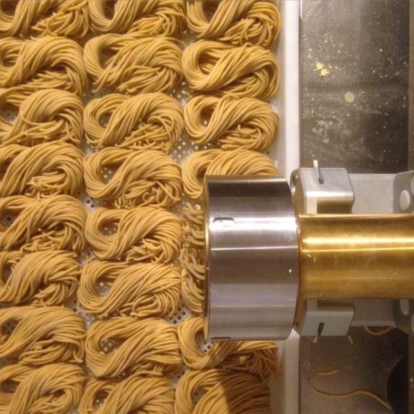 做不成画家，那可以做意大利面艺术家呀