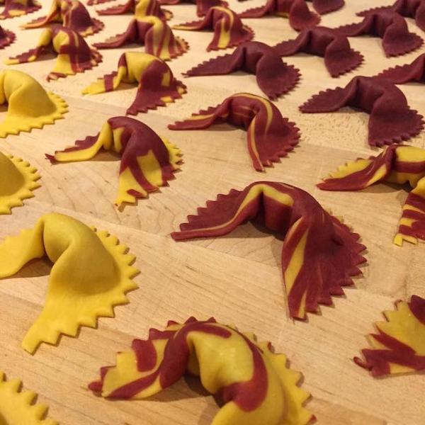 做不成画家，那可以做意大利面艺术家呀