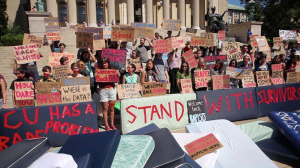 《狩猎场》存在失真，但校园性侵不容回避