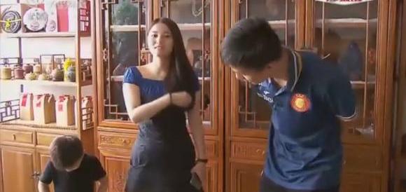 求老板“放过全家”，前国奥球员妻子为何以死相逼？