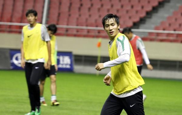 求老板“放过全家”，前国奥球员妻子为何以死相逼？