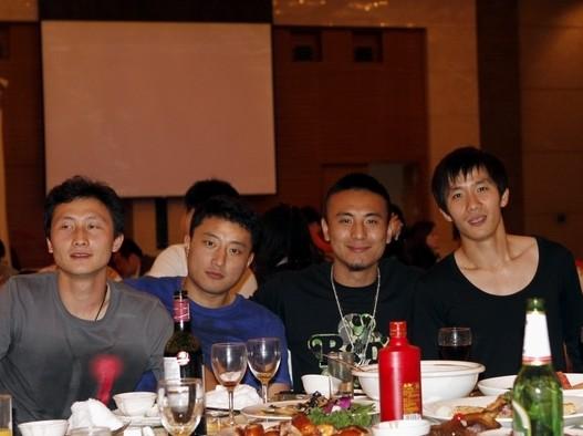 求老板“放过全家”，前国奥球员妻子为何以死相逼？