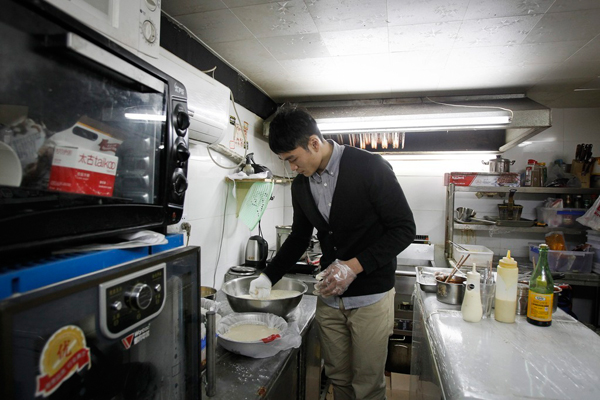 上海有个90后“猪排哥”：白天用拳打职业，晚上用拳做猪排