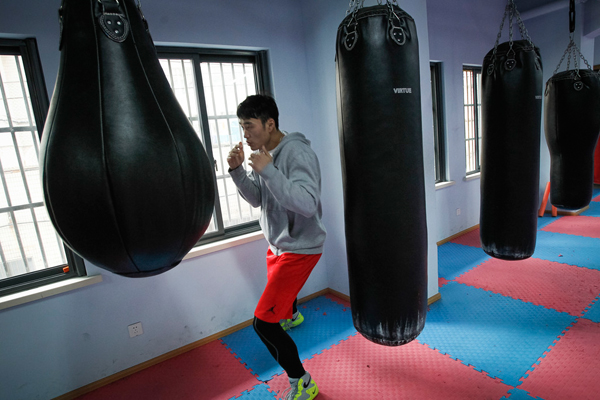 上海有个90后“猪排哥”：白天用拳打职业，晚上用拳做猪排