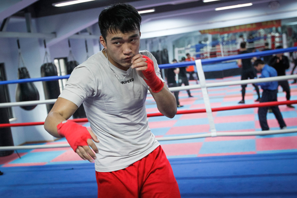 上海有个90后“猪排哥”：白天用拳打职业，晚上用拳做猪排