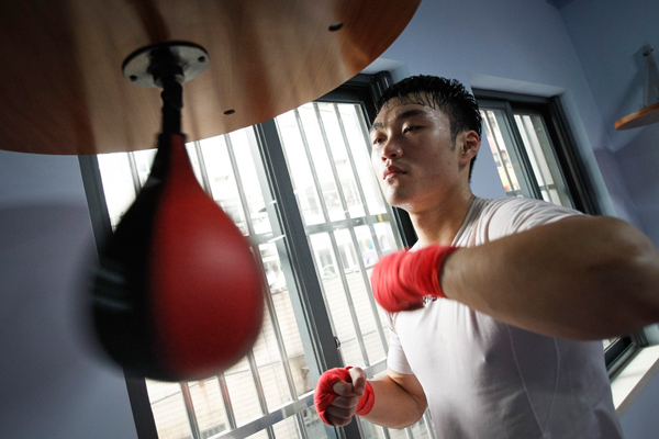 上海有个90后“猪排哥”：白天用拳打职业，晚上用拳做猪排