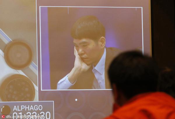 李世石快绝望了：我还没找到AlphaGo缺点，争取胜一局