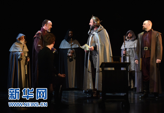 放浪的英国王子到了美国，干脆把性向也叛逆掉