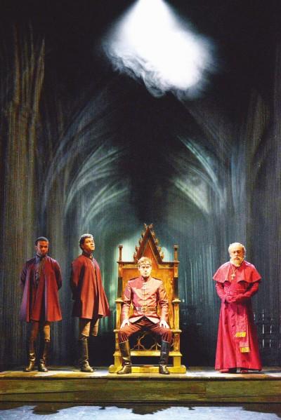 放浪的英国王子到了美国，干脆把性向也叛逆掉