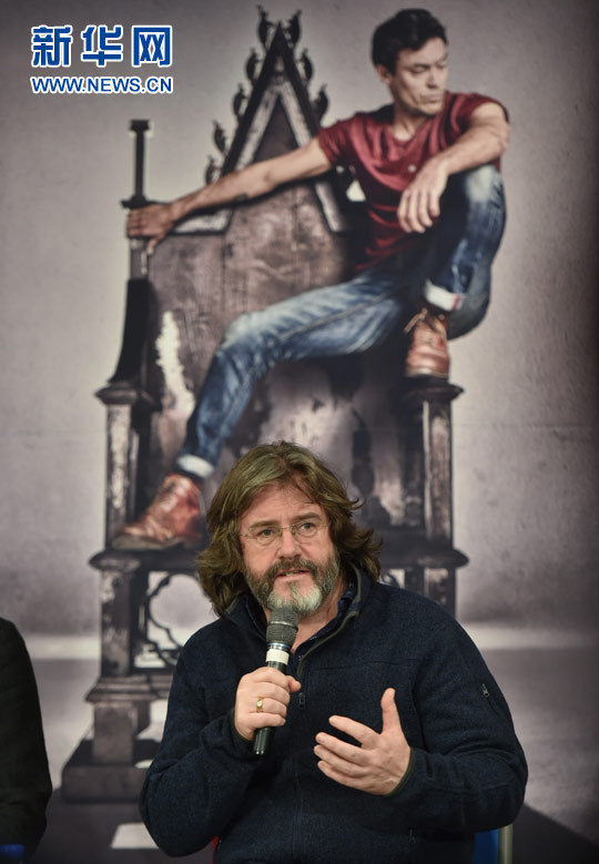 放浪的英国王子到了美国，干脆把性向也叛逆掉