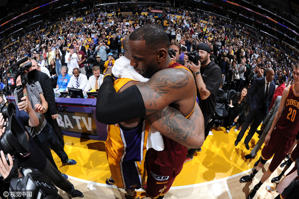 詹姆斯和科比的最后一次对决，他们为什么都说“不在乎”？