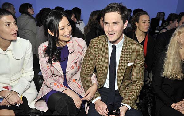 邓文迪那枚小她17岁的“男友”，小提琴和时尚都玩到飞起