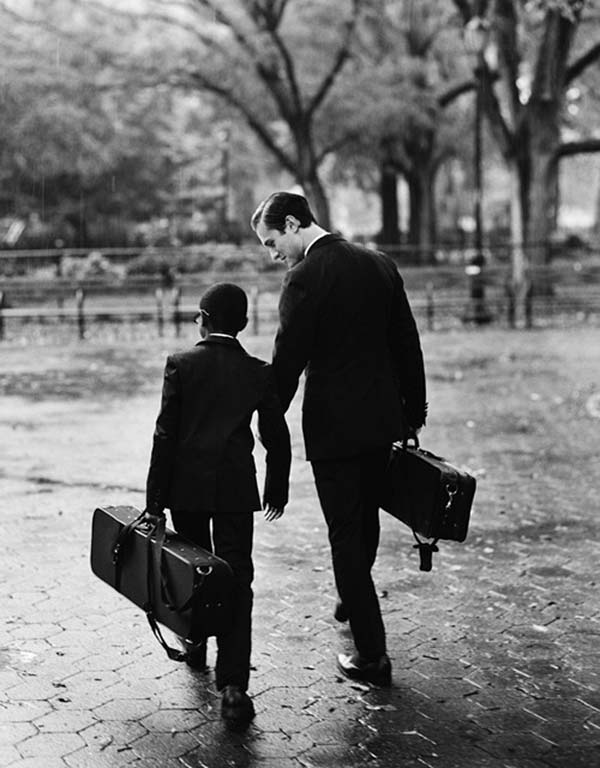 邓文迪那枚小她17岁的“男友”，小提琴和时尚都玩到飞起