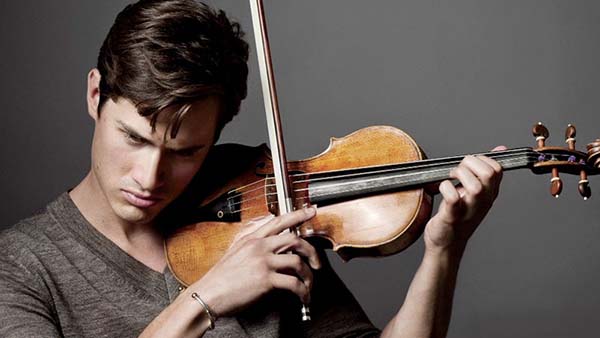 邓文迪那枚小她17岁的“男友”，小提琴和时尚都玩到飞起