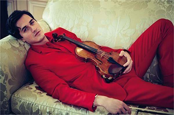 邓文迪那枚小她17岁的“男友”，小提琴和时尚都玩到飞起