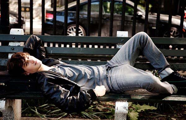 邓文迪那枚小她17岁的“男友”，小提琴和时尚都玩到飞起