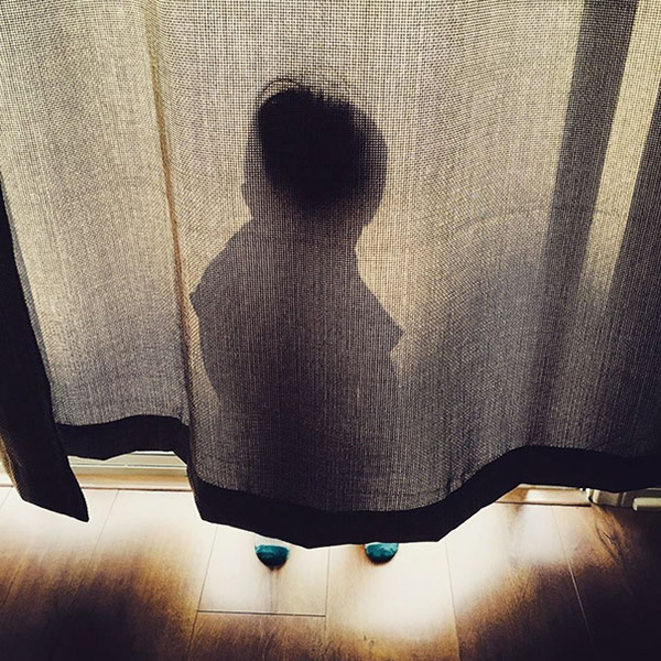 趣看|好想回到幼年，再玩一次躲猫猫