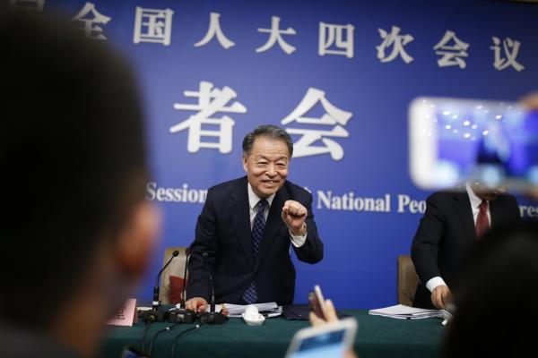 交通部部长杨传堂回应网络约车合法性：实行地省一级许可管理