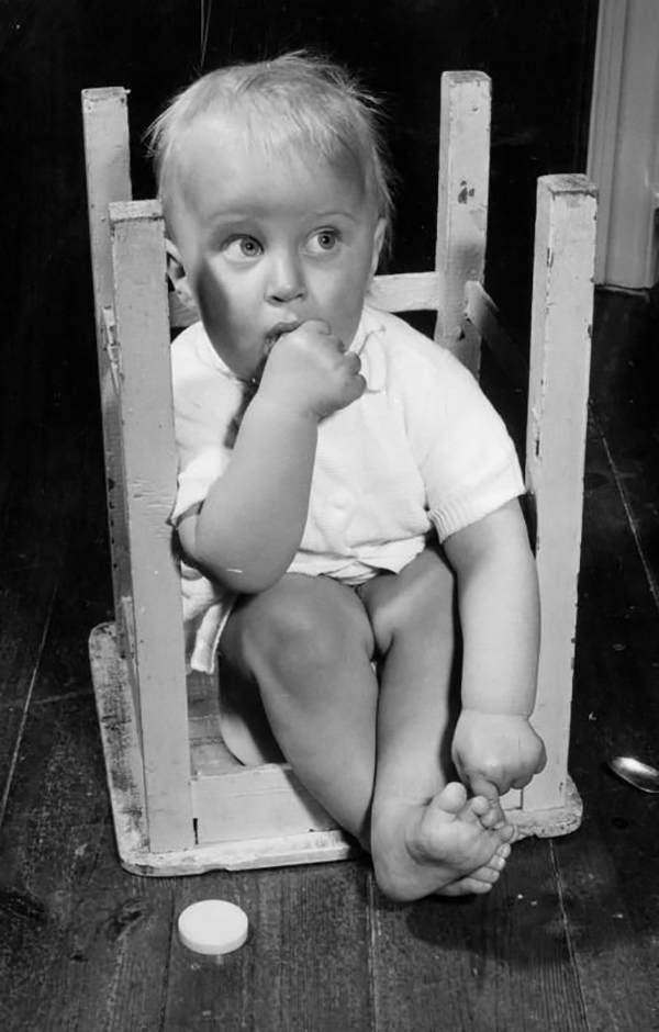 看到孩子吃手，你是不是控制不住想要管管？