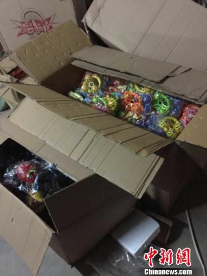 十名男子组团以推销玩具为名流窜多省区诈骗