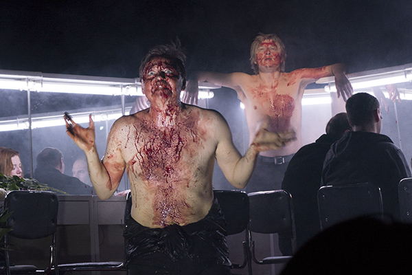 像看足球赛一样看《哈姆雷特》，是一种怎样的体验