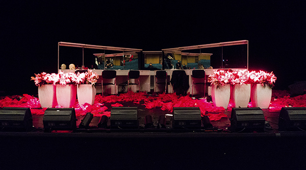 像看足球赛一样看《哈姆雷特》，是一种怎样的体验