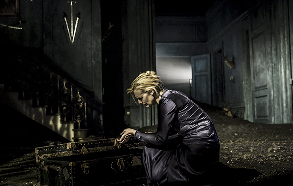 像看足球赛一样看《哈姆雷特》，是一种怎样的体验