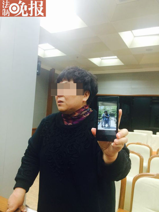 法制晚报快讯29岁的宁宁(化名)家住丰台区云岗，11年前，正在丰华中学读高二的宁宁按照学校安排注射了麻疹疫苗后出现不适，并最终导致二级伤残瘫痪在床。为此宁宁将注射疫苗医院的所属单位北京北方车辆集团有限公司和丰华中学告上法院，索赔1200余万元。