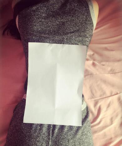 审美标准又换了？亮出你的A4腰吧，不行就把纸横过来