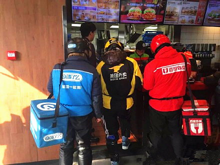 澎湃联播|饿了，还是叫妈妈吧