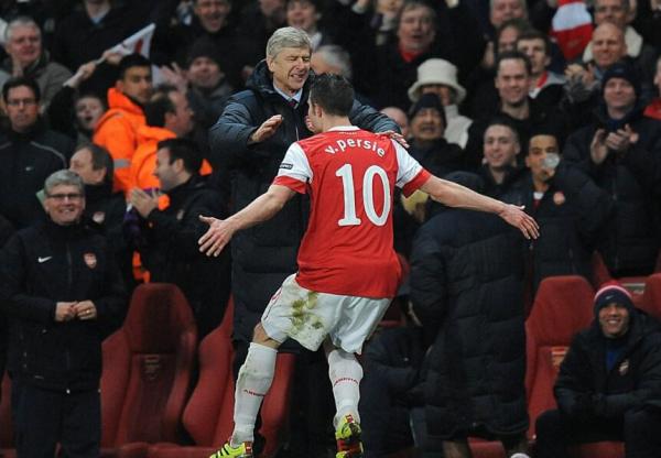 望着自己含辛茹苦的父母，就像温格拉扯阿森纳的这20年