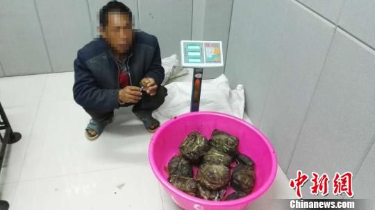 云南一男子携17公斤鸦片贩卖被警方抓获