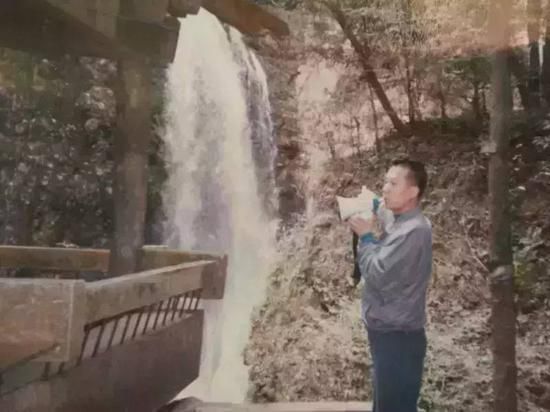 武钢裁员五万人 保安工作15年工资才破2000元