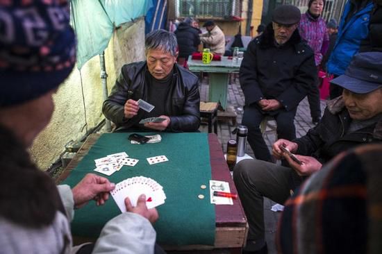 武钢裁员五万人 保安工作15年工资才破2000元