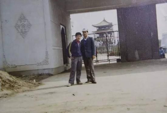 武钢裁员五万人 保安工作15年工资才破2000元