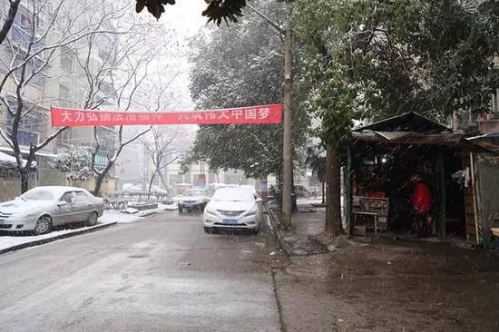 武钢裁员五万人 保安工作15年工资才破2000元