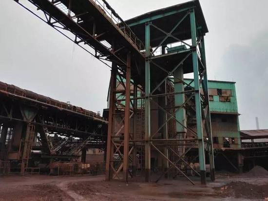 武钢裁员五万人 保安工作15年工资才破2000元