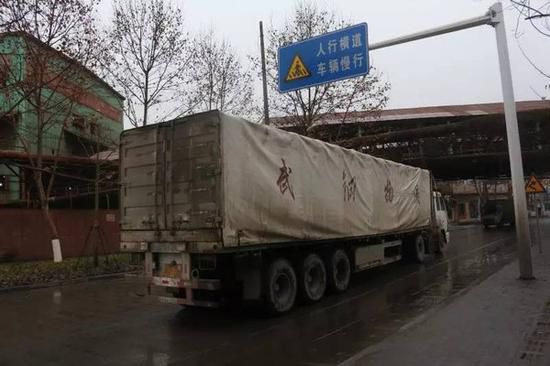 武钢裁员五万人 保安工作15年工资才破2000元