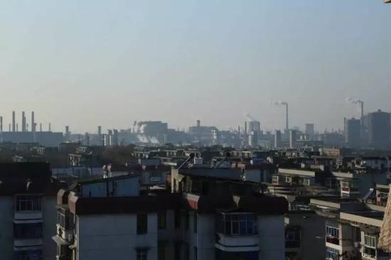 武钢裁员五万人 保安工作15年工资才破2000元