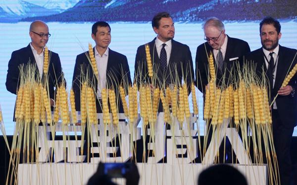 小李用毛笔写“小李”，《荒野猎人》北京发布会秒变粉丝会