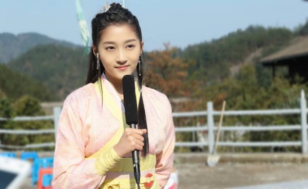 专访｜关晓彤：爱情戏是最大的挑战