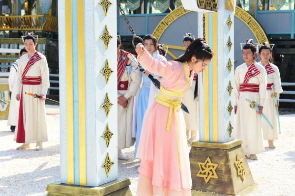 专访｜关晓彤：爱情戏是最大的挑战