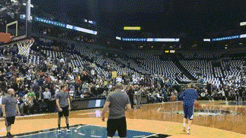 三千人提前入场就为看库里赛前热身，他们到底围观点什么？