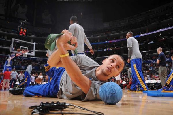 三千人提前入场就为看库里赛前热身，他们到底围观点什么？