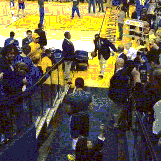 三千人提前入场就为看库里赛前热身，他们到底围观点什么？